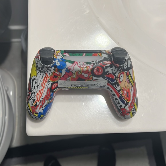 PS4/PS5 Controller - Picture 2 of 2